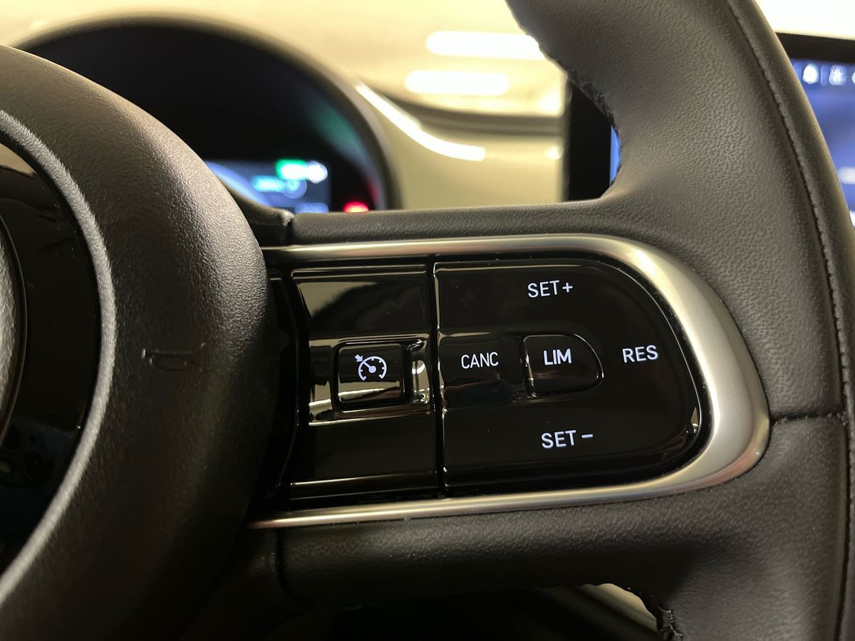 Hvid Fiat 500e fra 2024