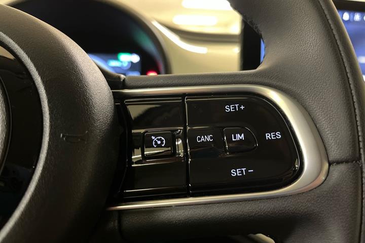 Hvid Fiat 500e fra 2024