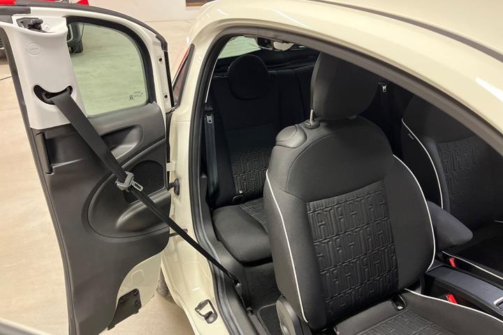 Hvid Fiat 500e fra 2024