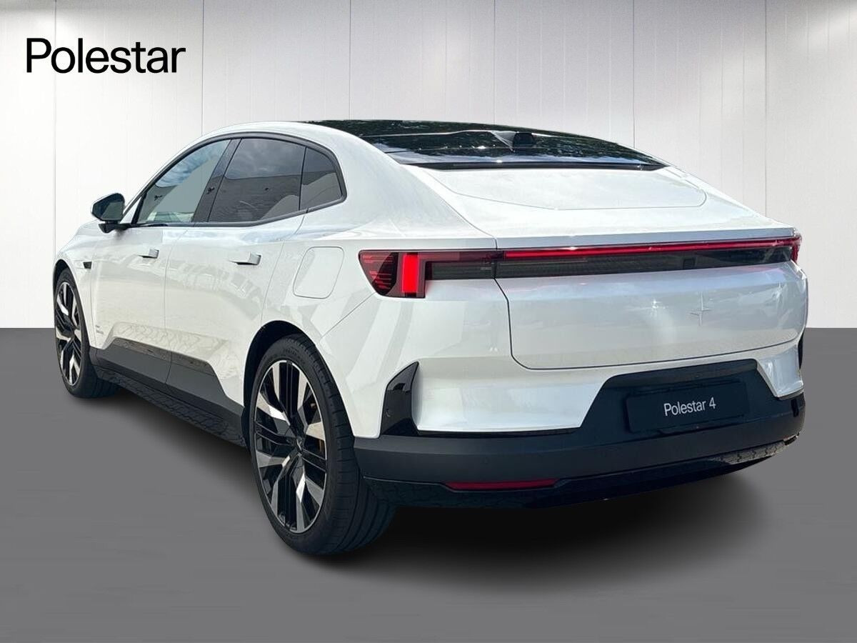 Hvid Polestar 4 fra 2025