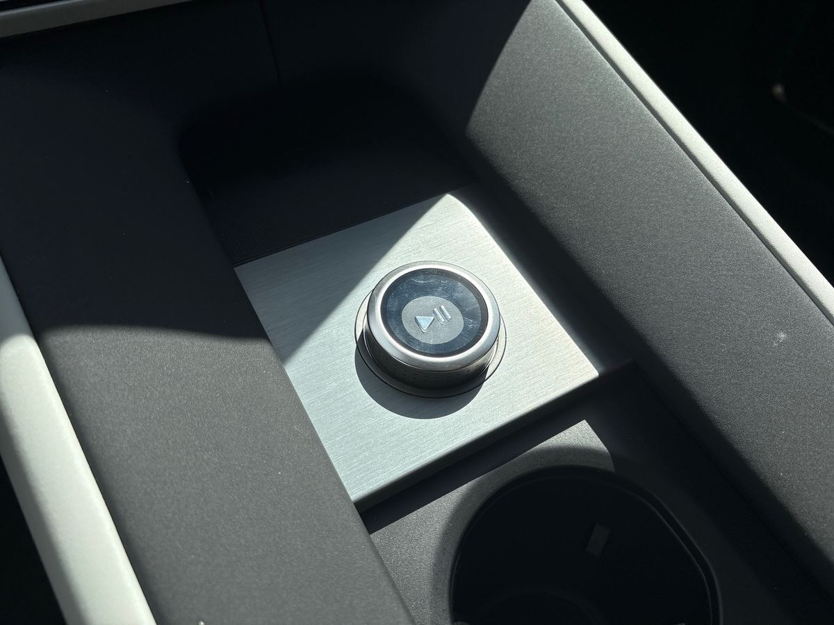 Hvid Polestar 4 fra 2025