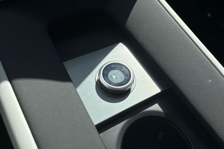 Hvid Polestar 4 fra 2025