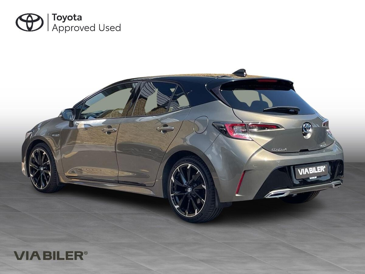 Bronze Toyota Corolla fra 2020