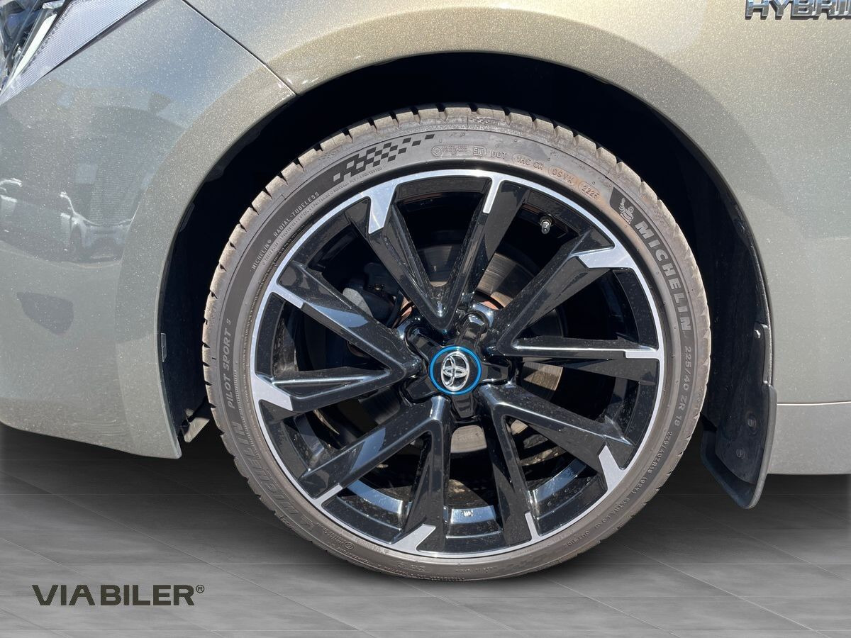 Bronze Toyota Corolla fra 2020