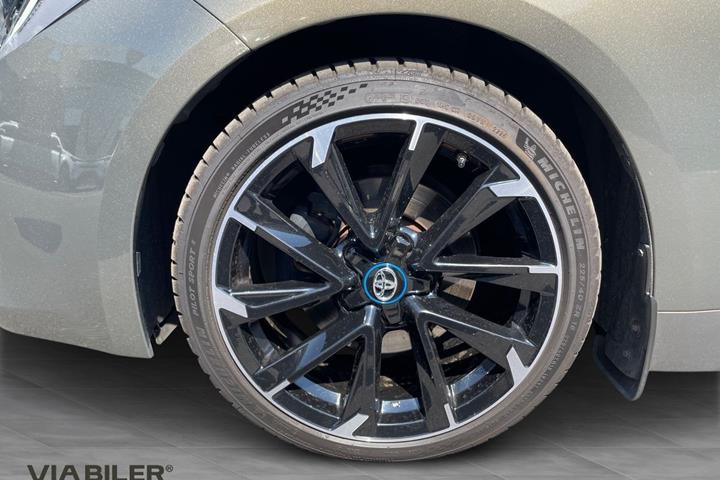 Bronze Toyota Corolla fra 2020