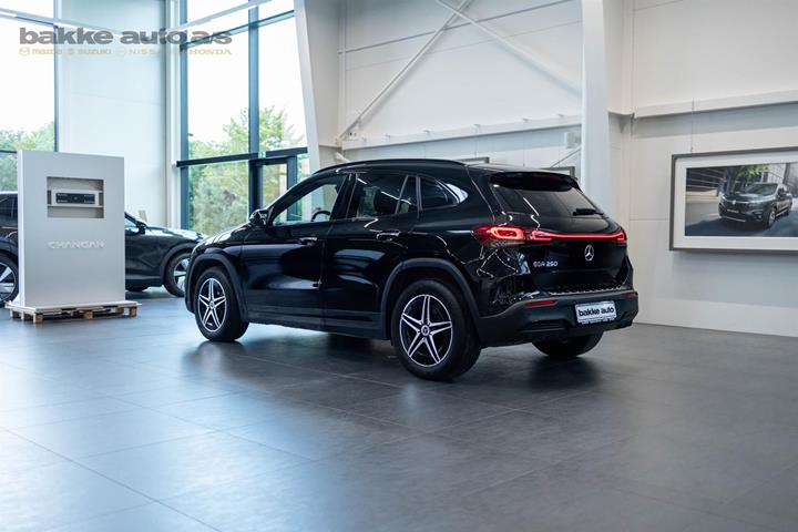 Sort Mercedes EQA 250+ fra 2022