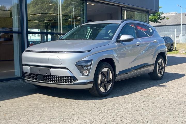 Sølv Hyundai Kona fra 2026 set udefra