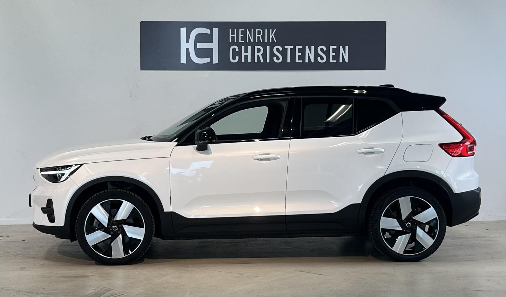 Hvid Volvo XC40 fra 2023