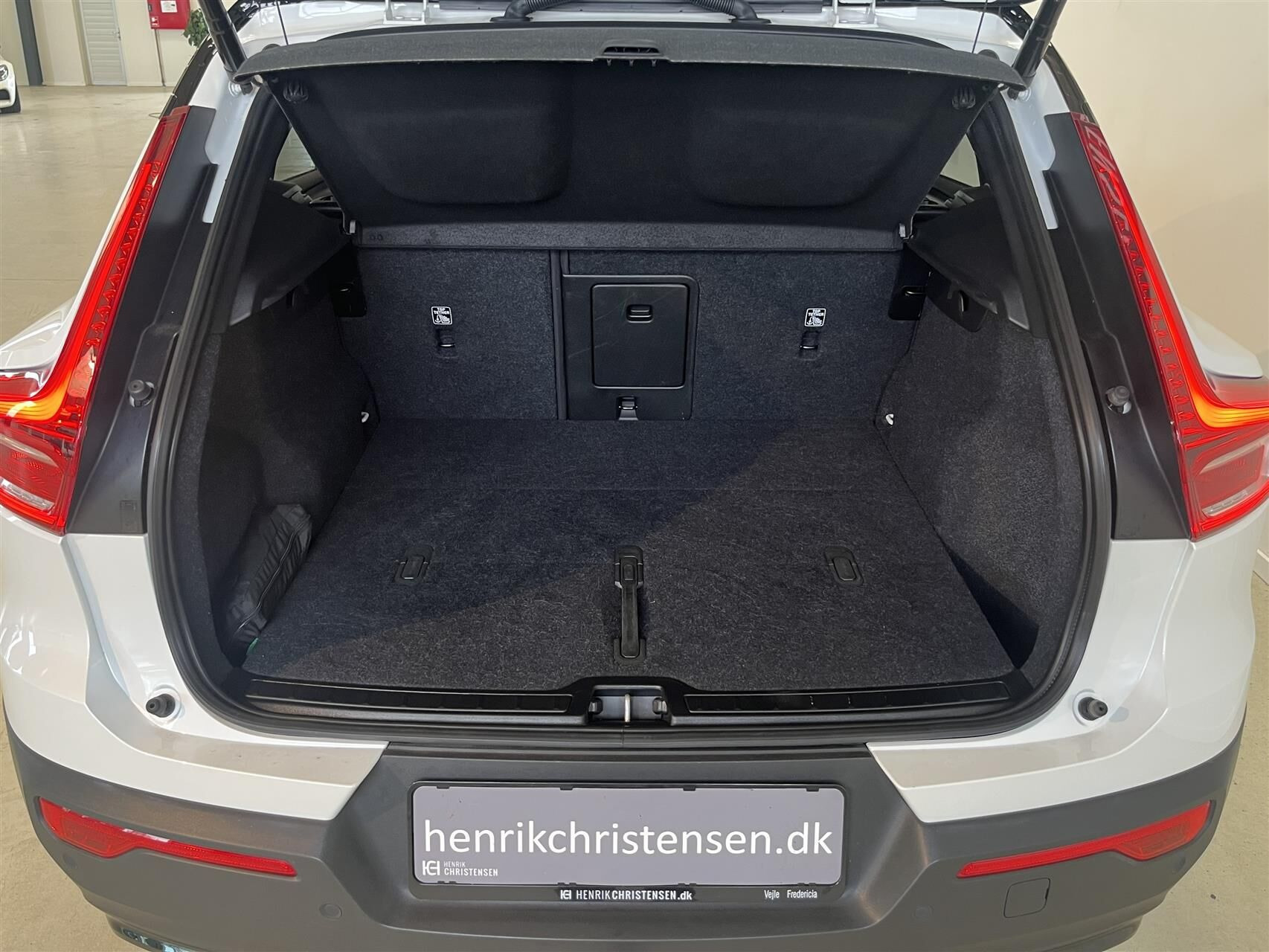 Hvid Volvo XC40 fra 2023