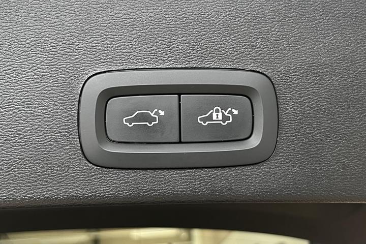 Hvid Volvo XC40 fra 2023