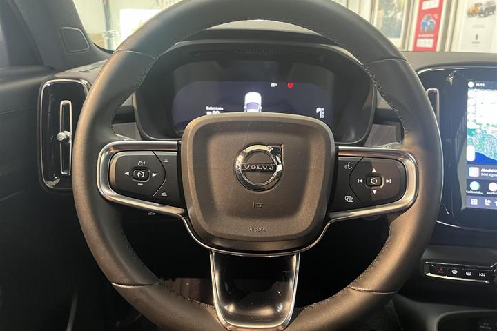 Hvid Volvo XC40 fra 2023