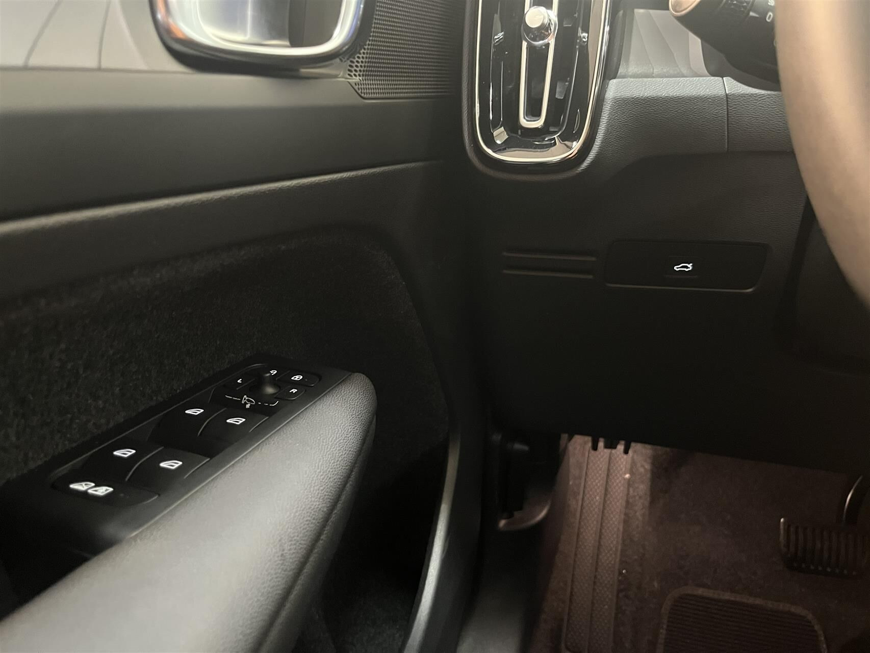 Hvid Volvo XC40 fra 2023