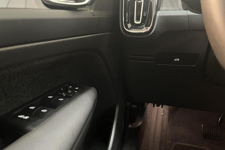 Hvid Volvo XC40 fra 2023