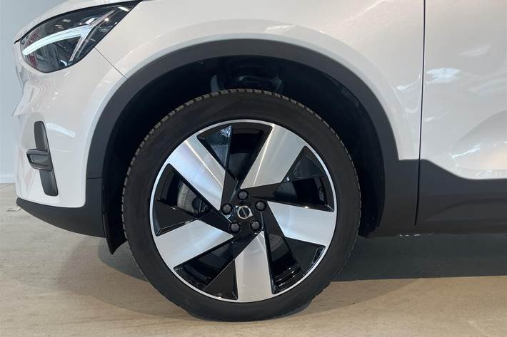 Hvid Volvo XC40 fra 2023