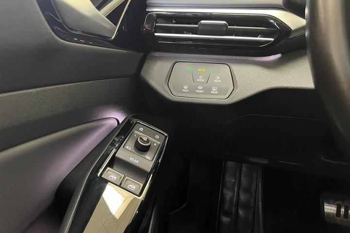 Blå VW ID.4 fra 2023