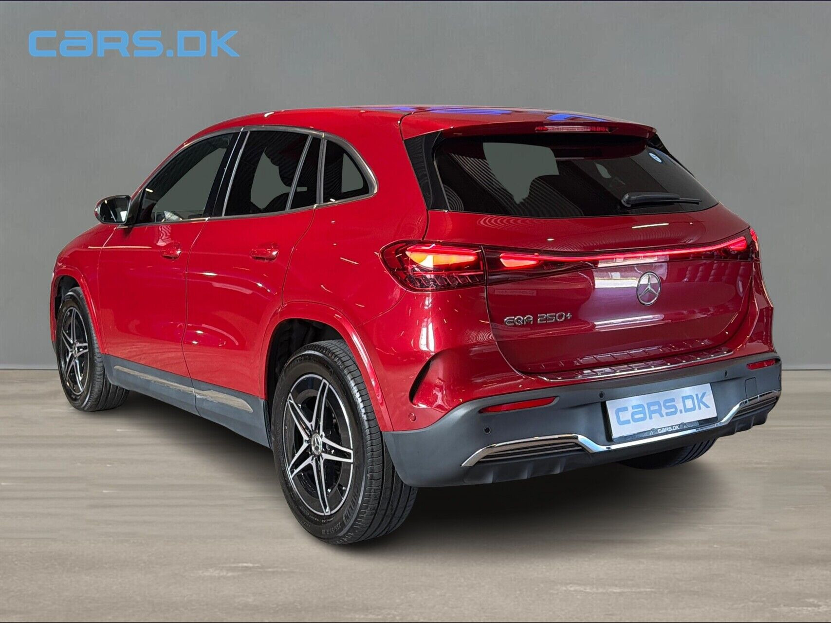 Rød Mercedes EQA 250+ fra 2025
