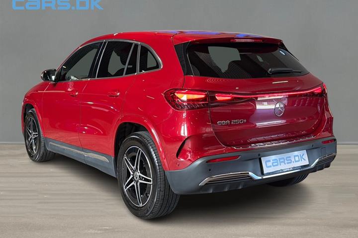 Rød Mercedes EQA 250+ fra 2025