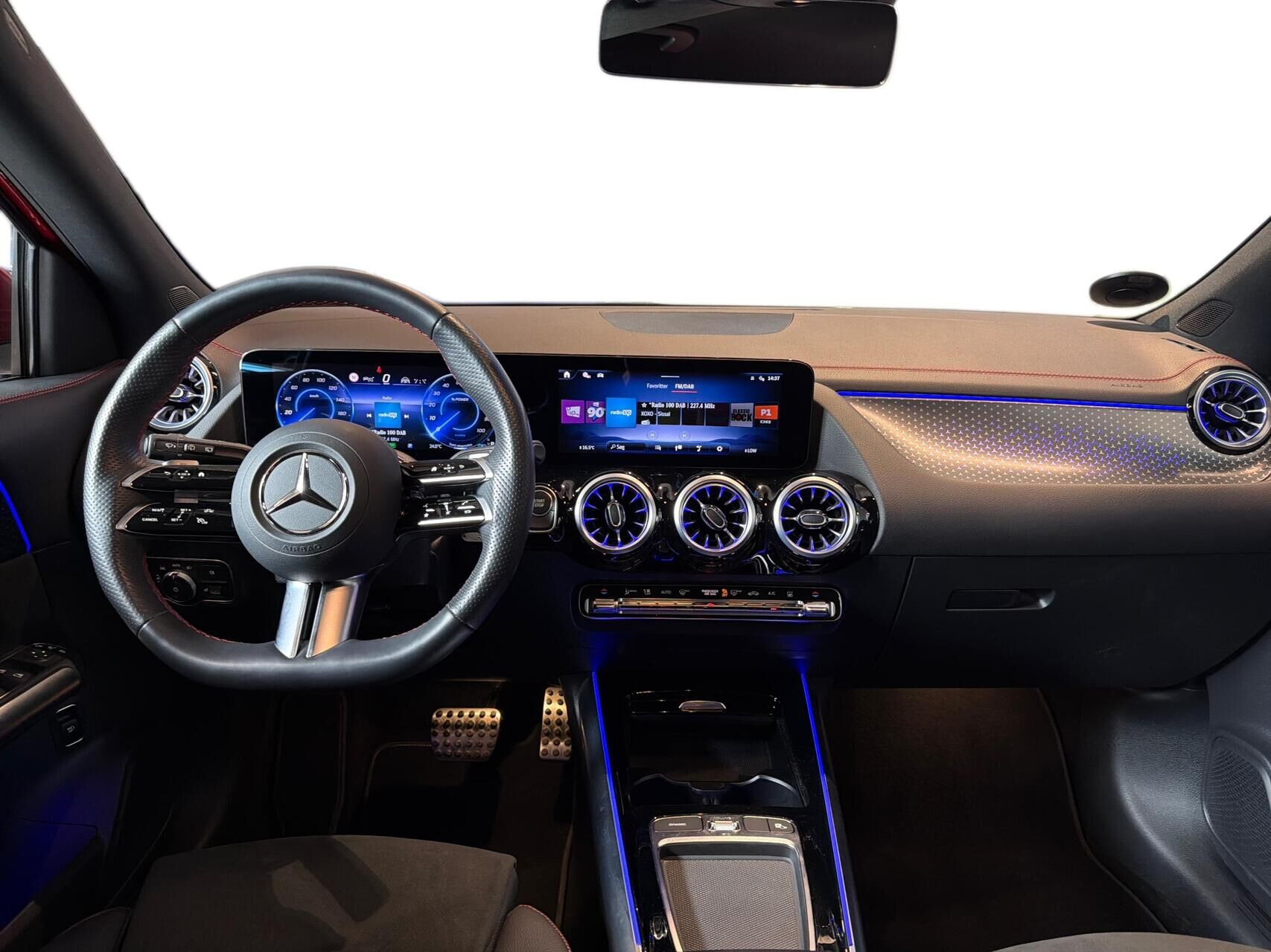 Rød Mercedes EQA 250+ fra 2025