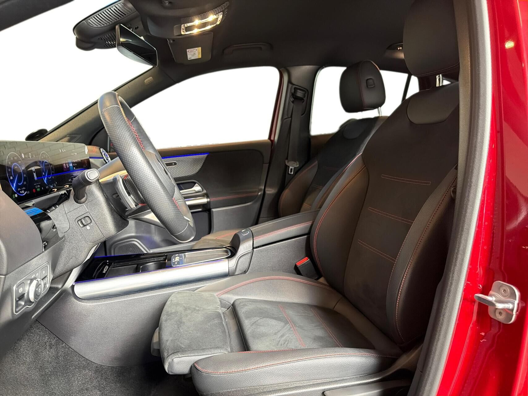 Rød Mercedes EQA 250+ fra 2025