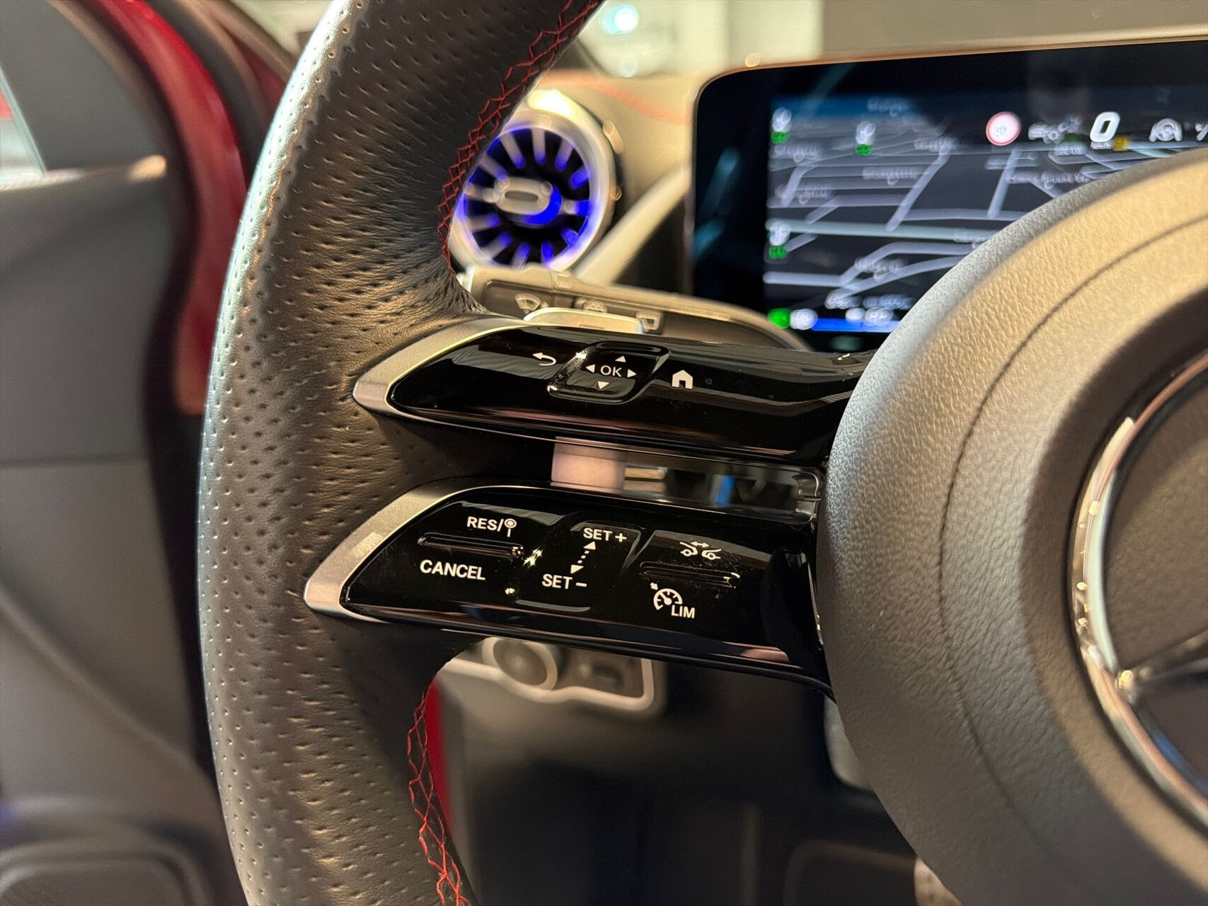 Rød Mercedes EQA250+ fra 2025