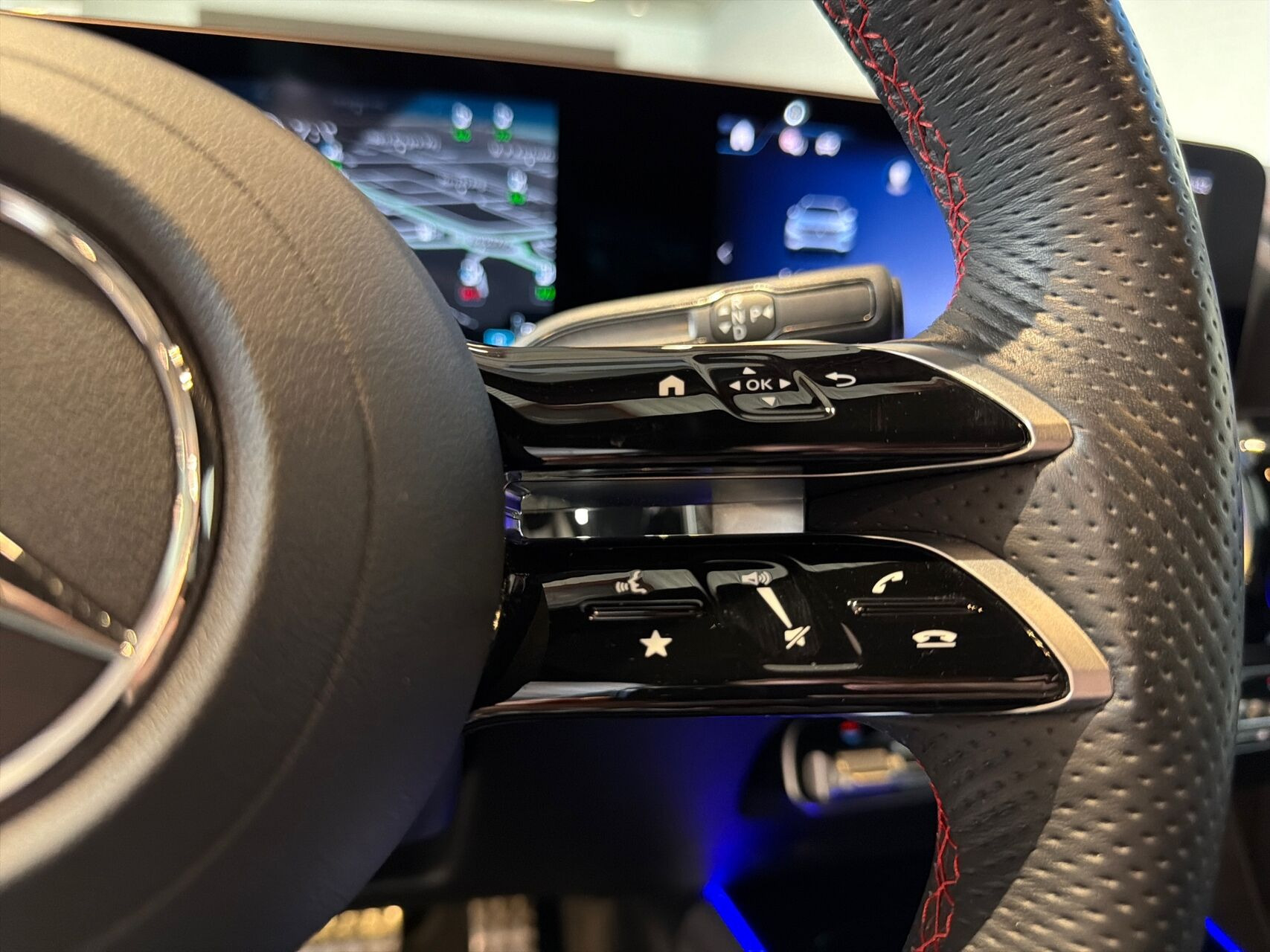 Rød Mercedes EQA 250+ fra 2025