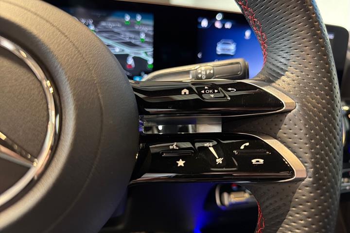 Rød Mercedes EQA 250+ fra 2025