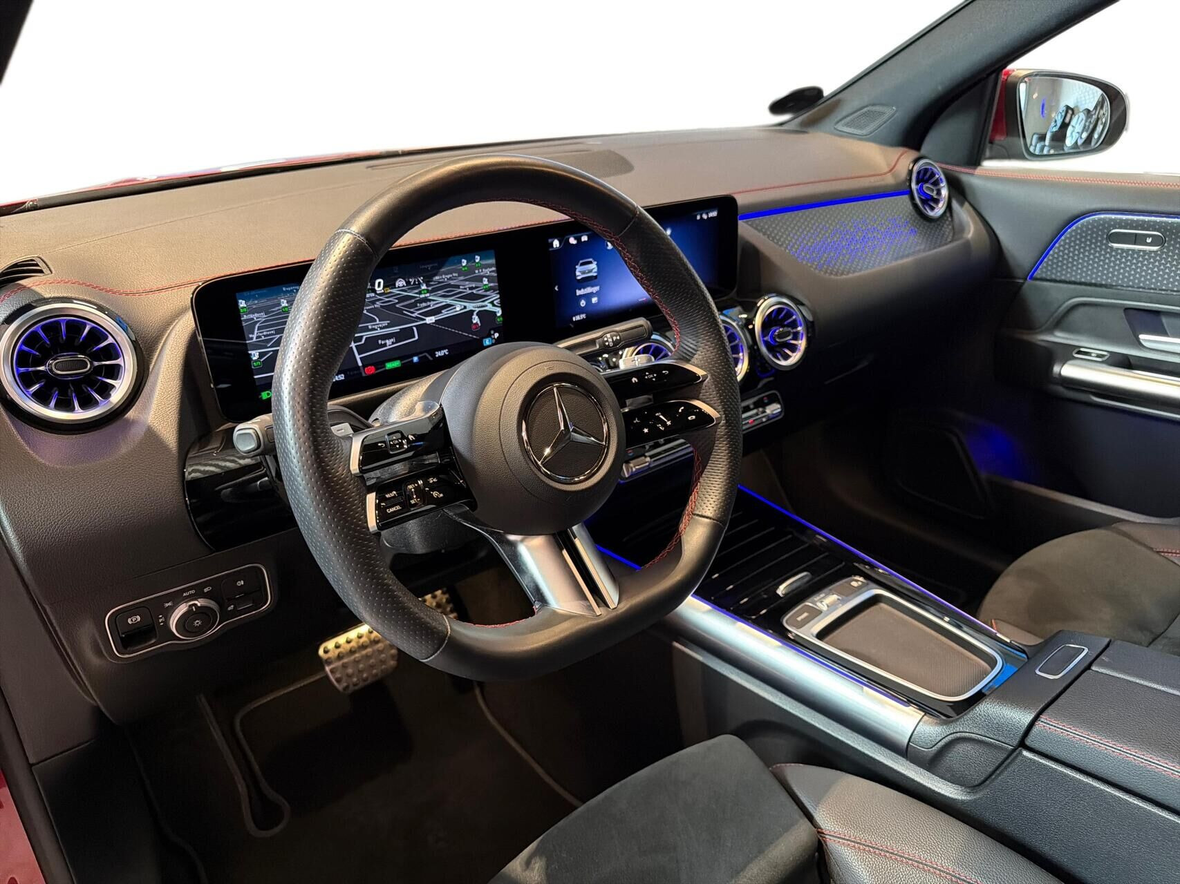 Rød Mercedes EQA 250+ fra 2025