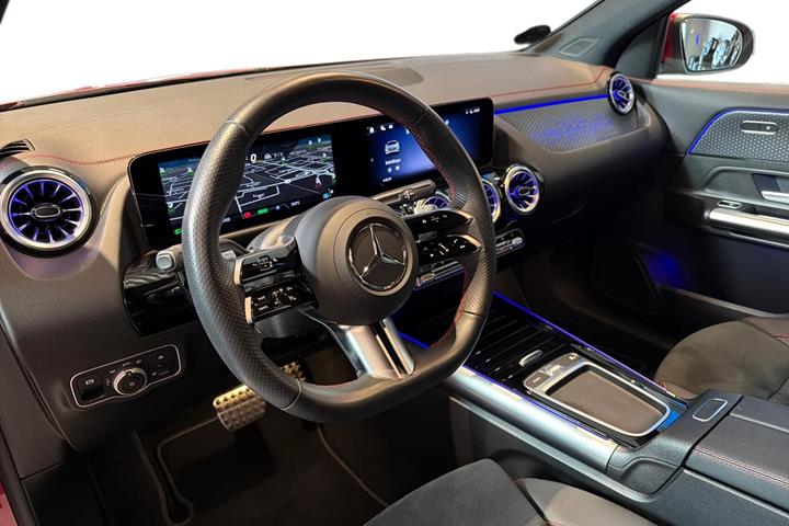 Rød Mercedes EQA 250+ fra 2025