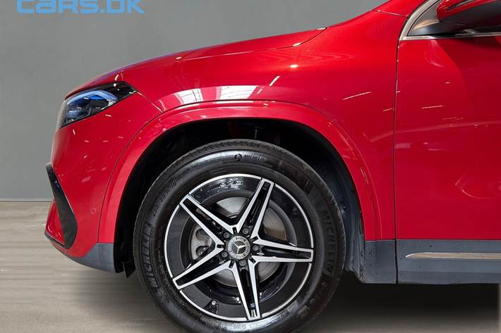 Rød Mercedes EQA 250+ fra 2025