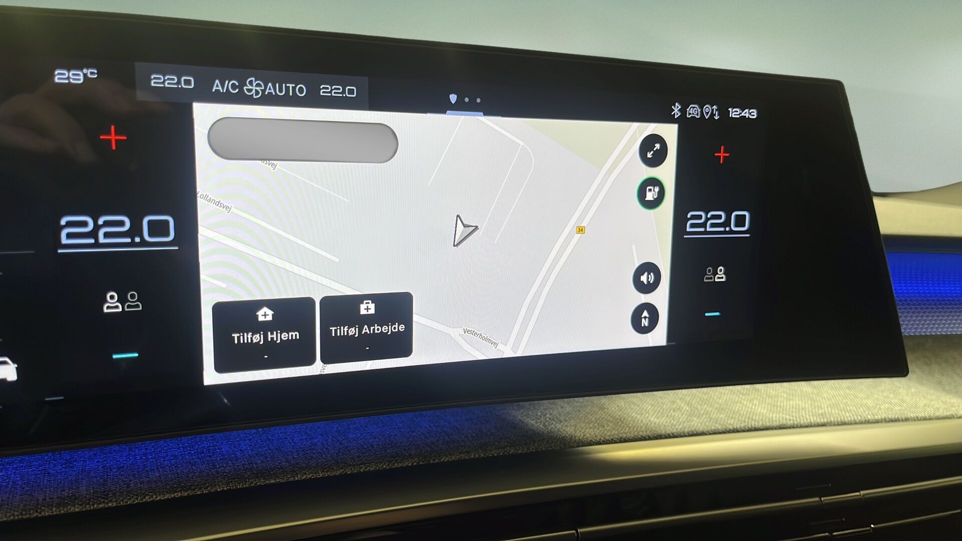 Blå Peugeot e-5008 fra 2025