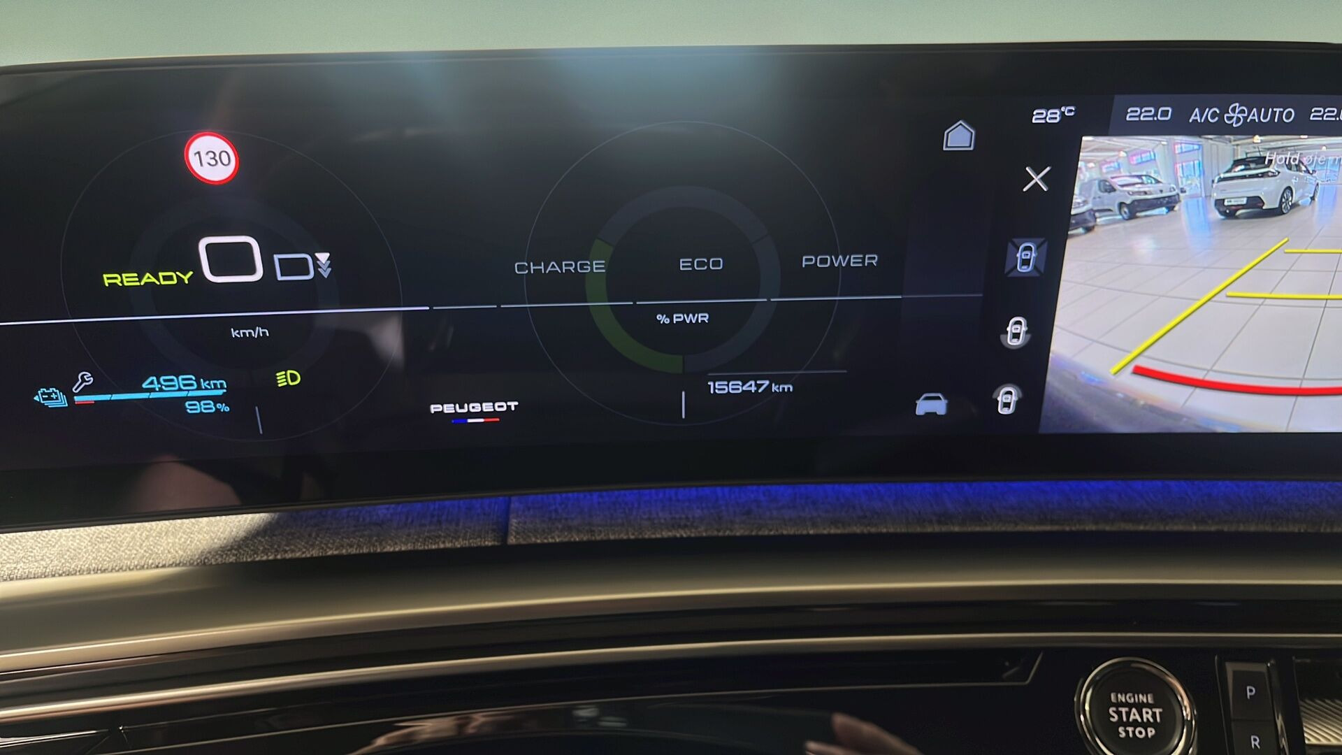 Blå Peugeot e-5008 fra 2025