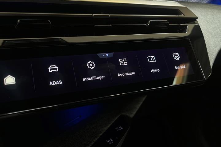 Blå Peugeot e-5008 fra 2025