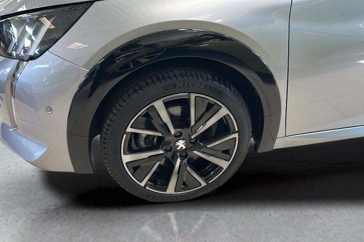 Sølv Peugeot e-208 fra 2024