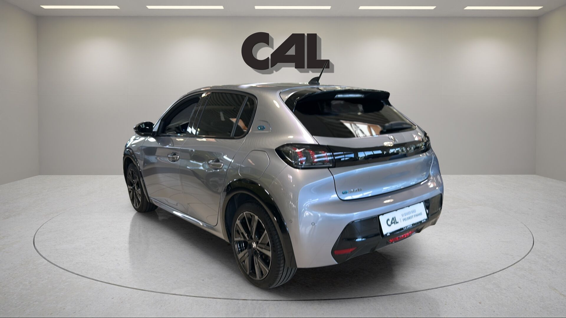 Sølv Peugeot e-208 fra 2024