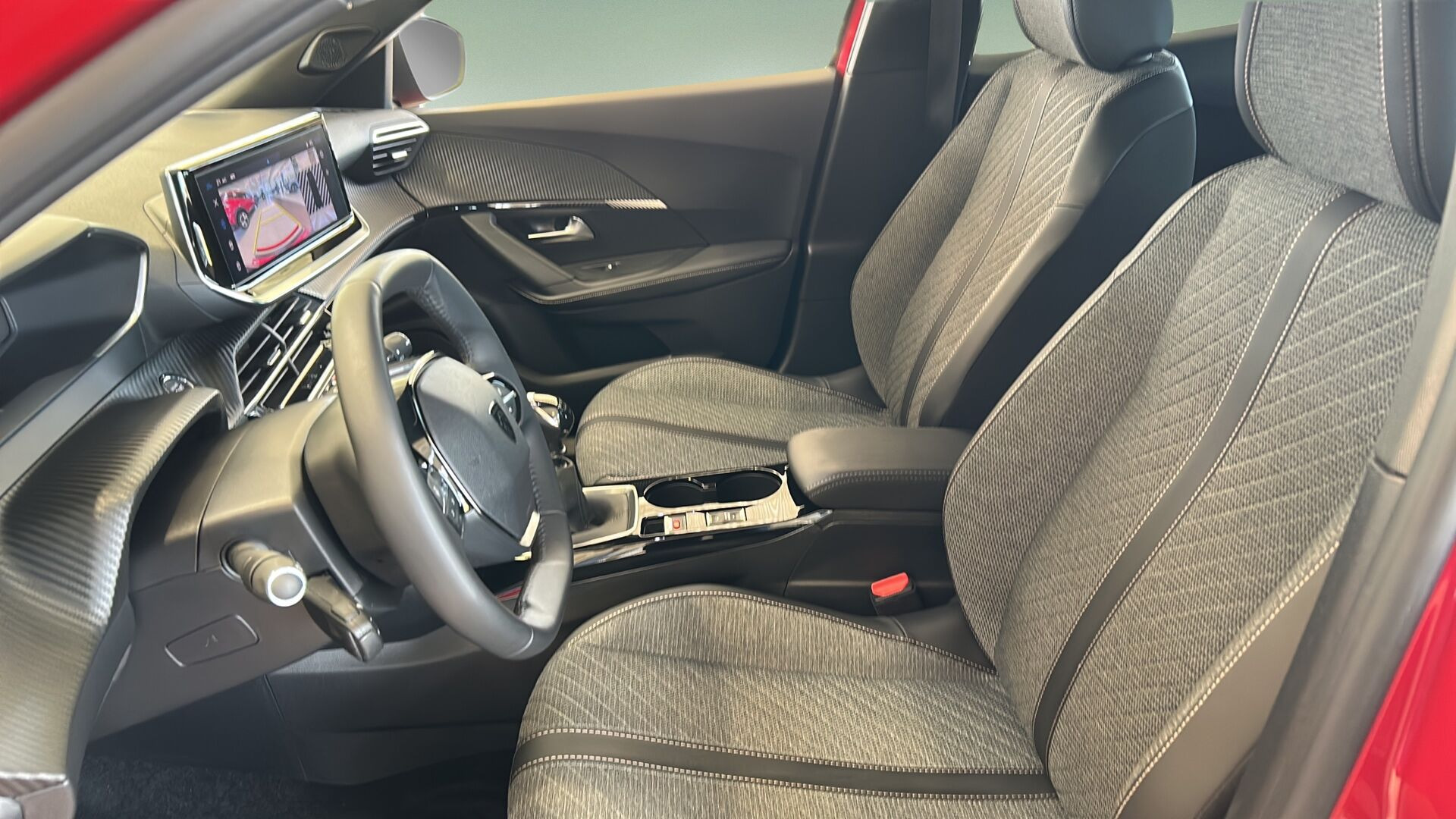Rød Peugeot 2008 fra 2024