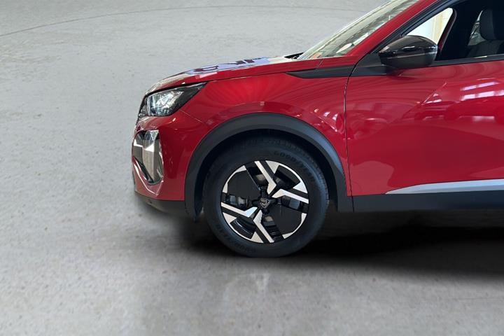 Rød Peugeot 2008 fra 2024