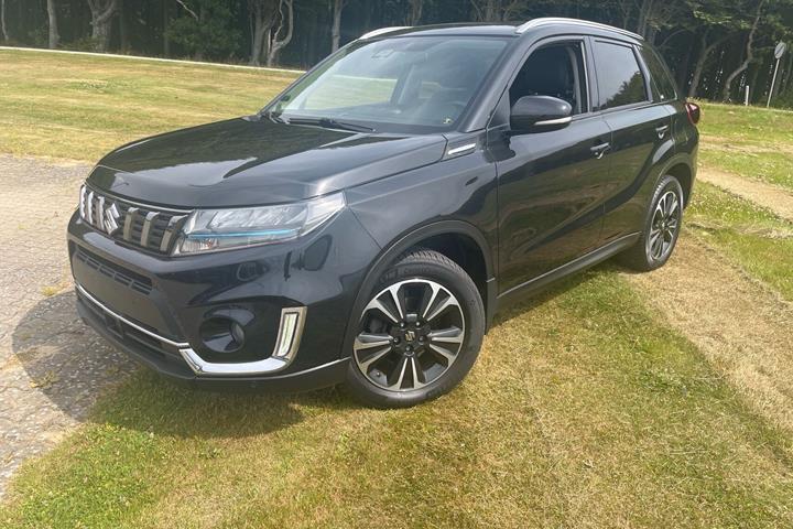 Sort Suzuki Vitara fra 2021 set udefra