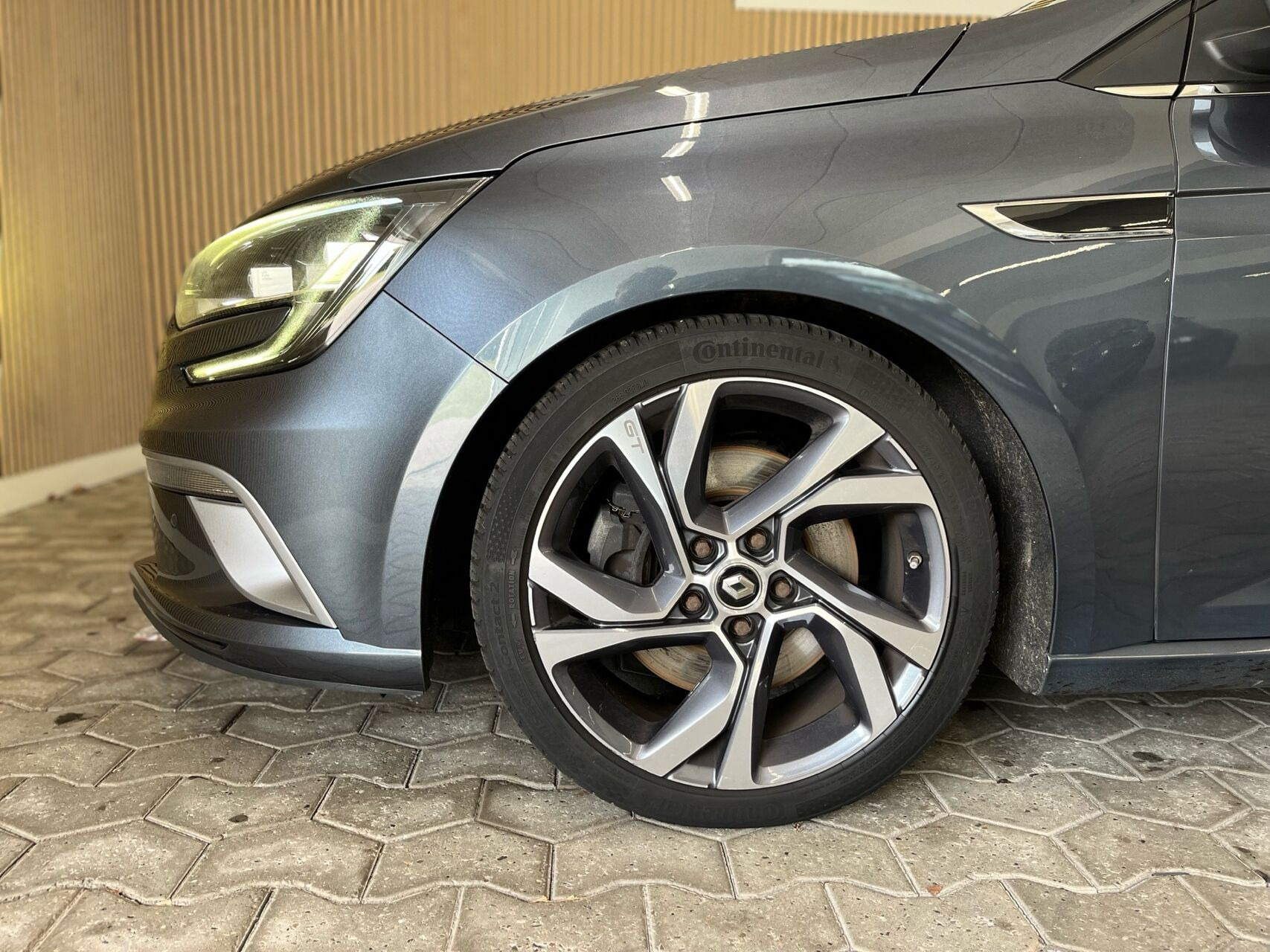 Grå Renault Mégane fra 2017