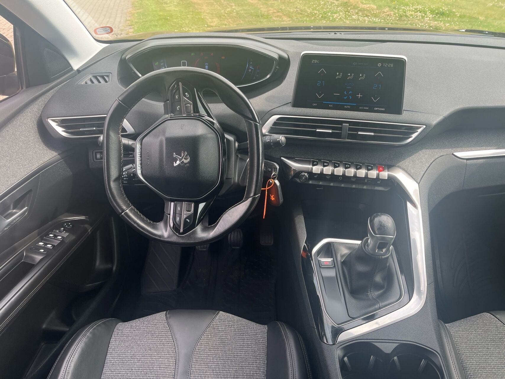 Sort Peugeot 3008 fra 2017