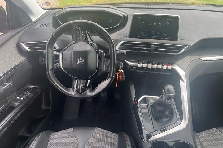 Sort Peugeot 3008 fra 2017