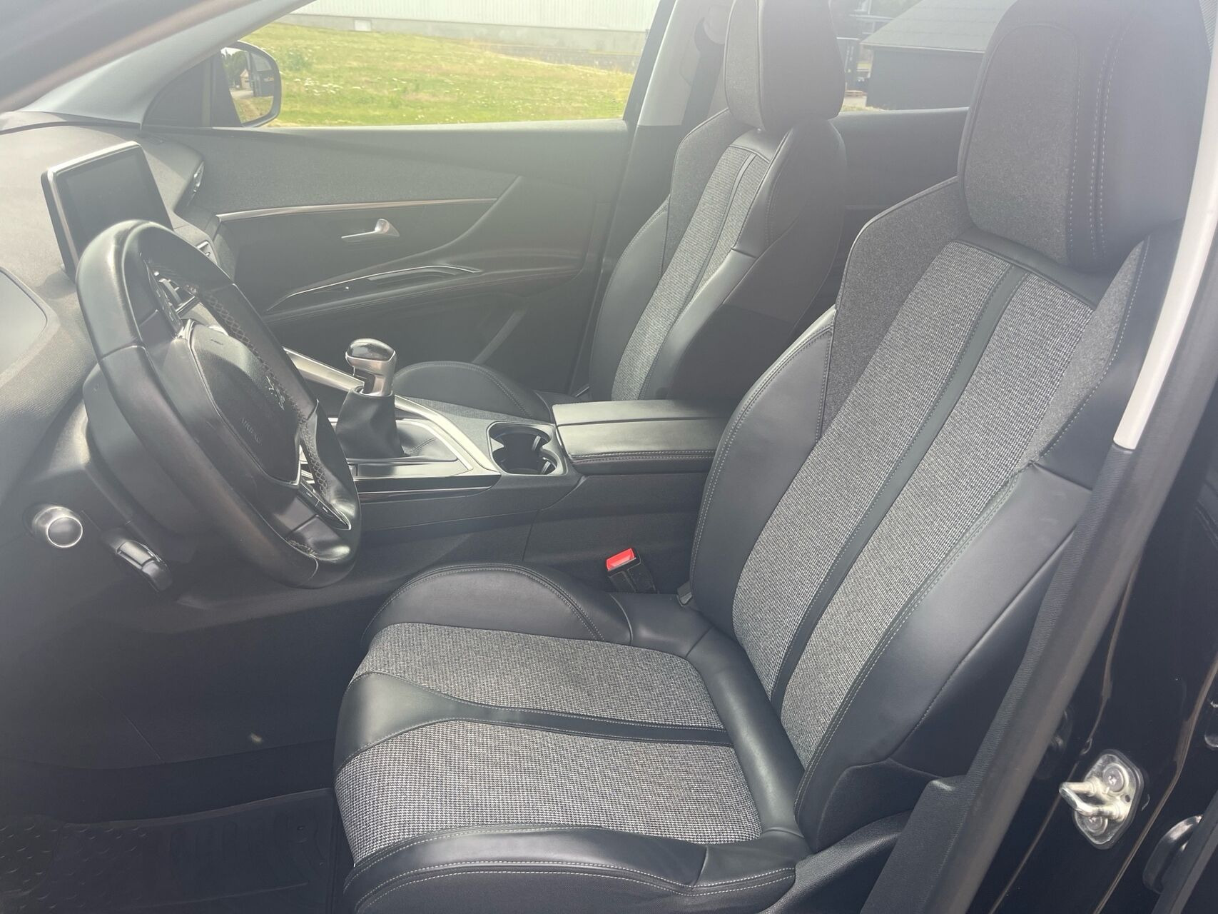 Sort Peugeot 3008 fra 2017