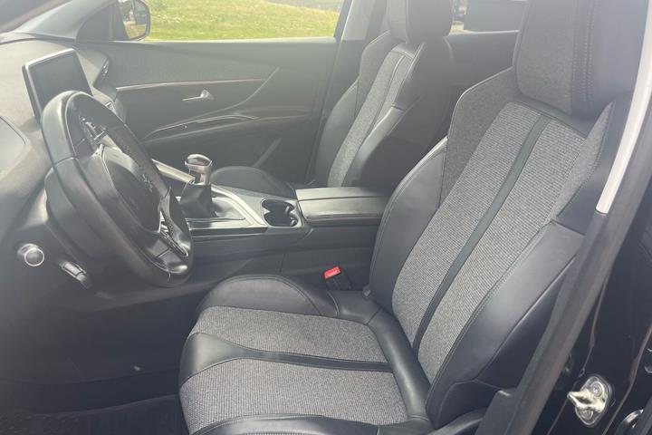 Sort Peugeot 3008 fra 2017
