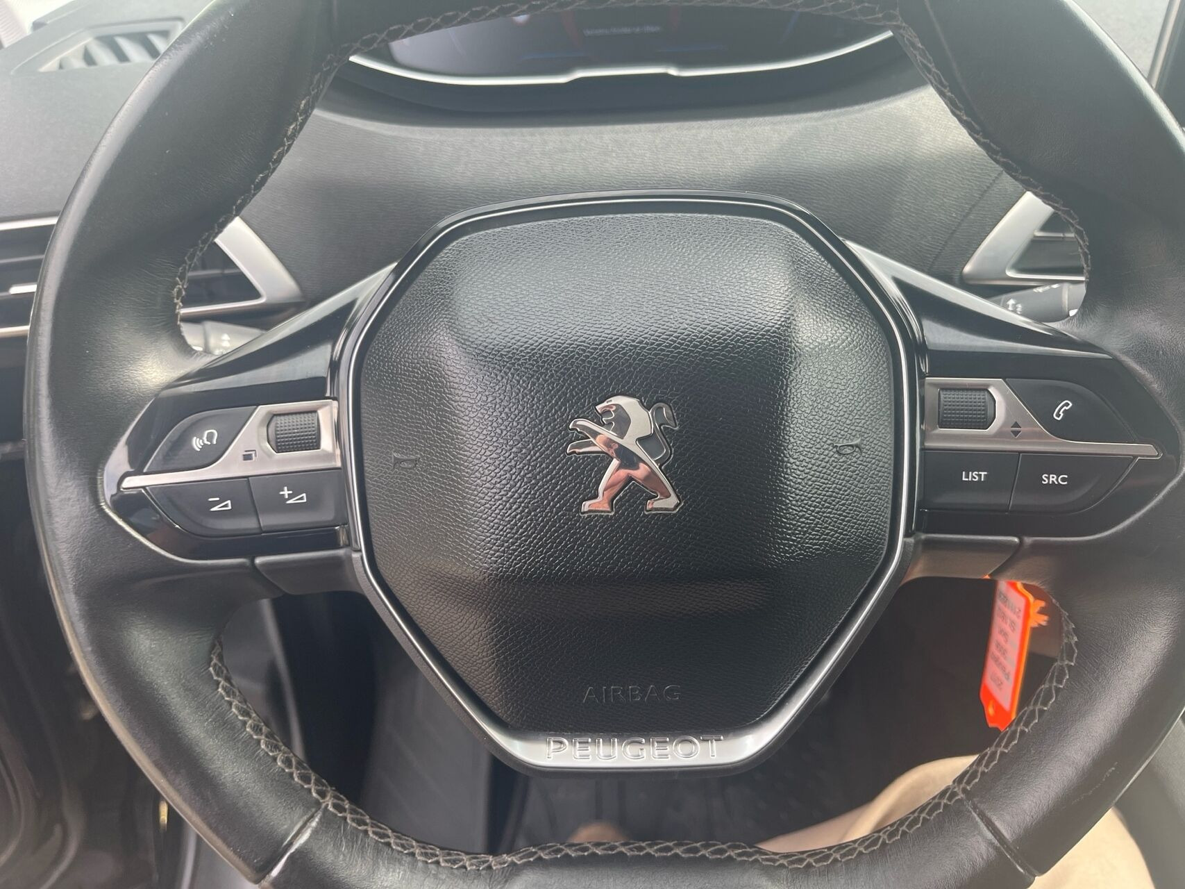 Sort Peugeot 3008 fra 2017
