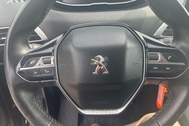Sort Peugeot 3008 fra 2017