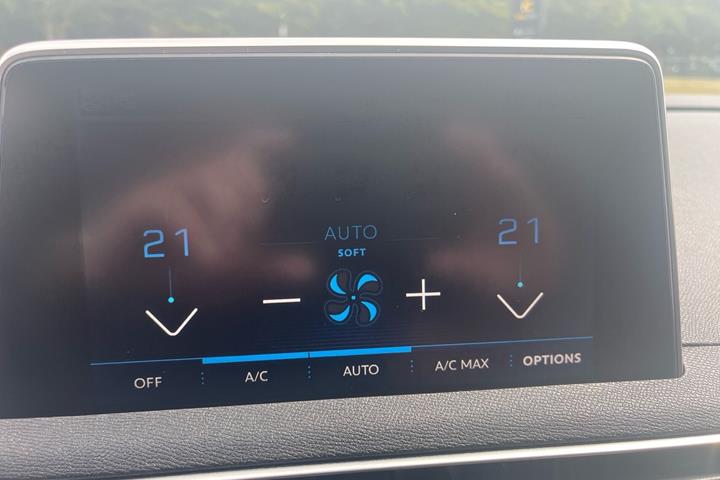Sort Peugeot 3008 fra 2017