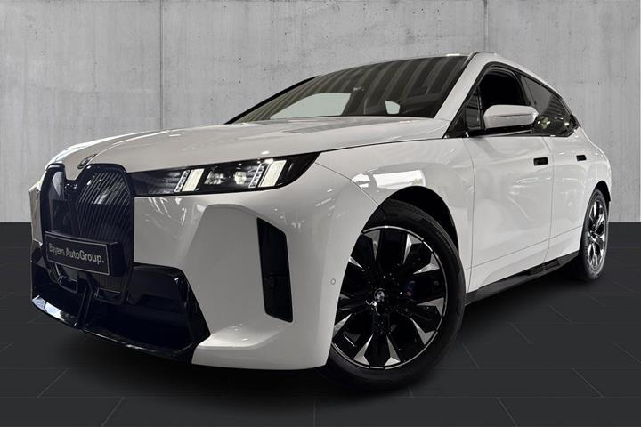 Hvid BMW iX fra 2026 set udefra