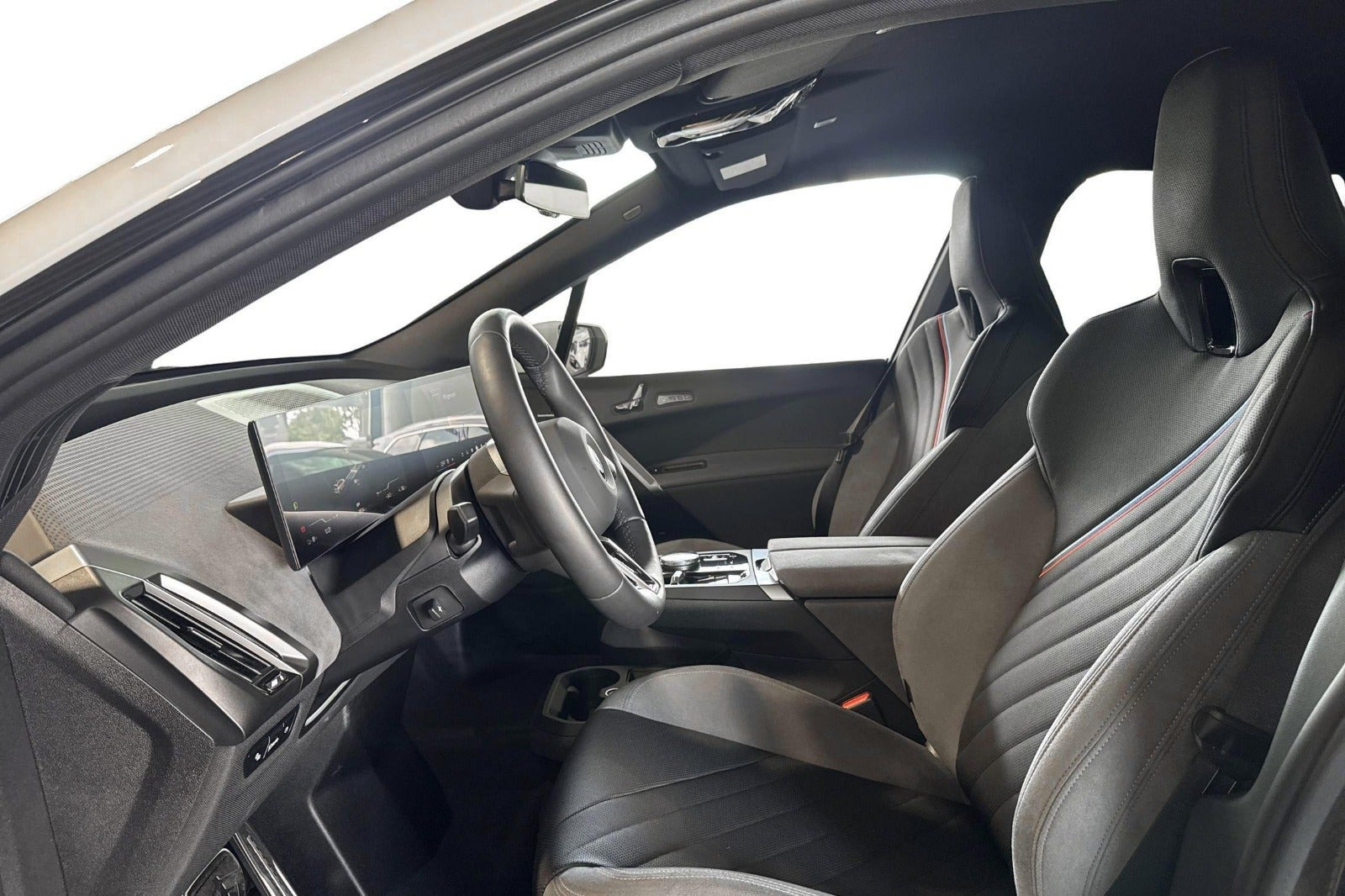 Hvid BMW iX fra 2026