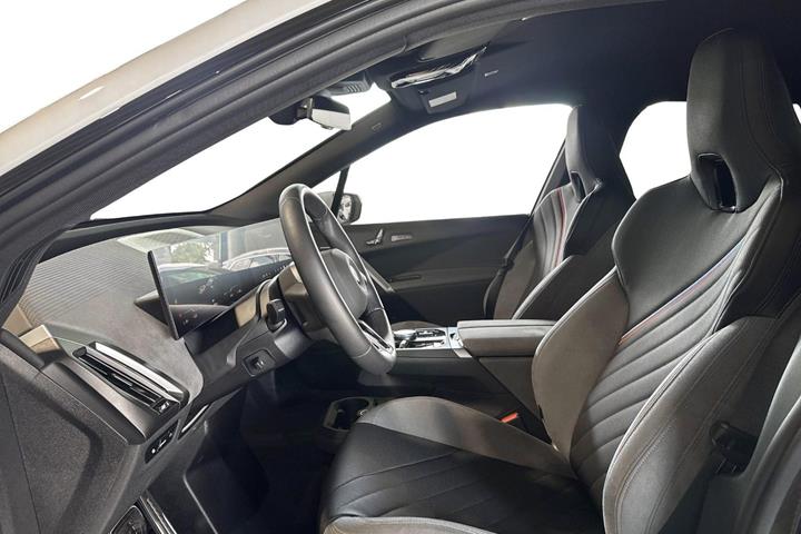 Hvid BMW iX fra 2026