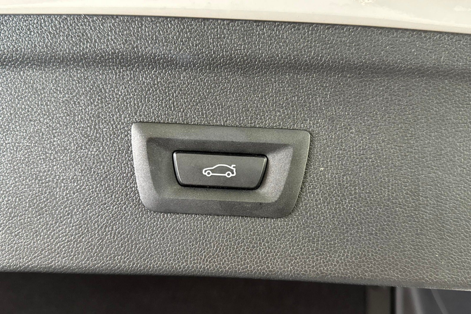 Hvid BMW iX fra 2026