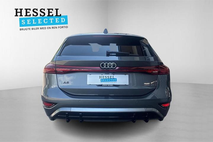 Grå Audi A6 e-tron fra 2025